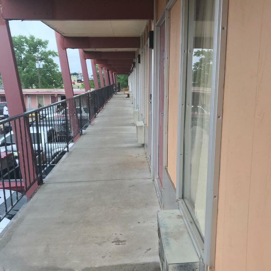 Guest Inn Yukon Exterior photo